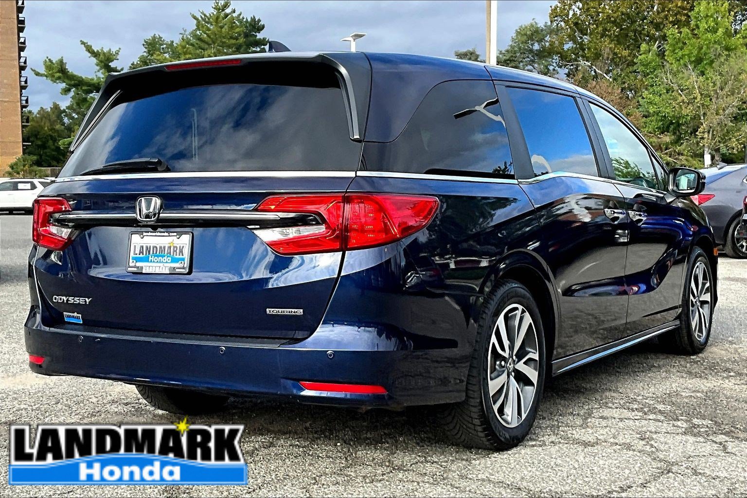 Used 2024 Honda Odyssey Touring image 2