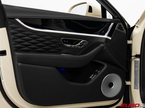 Used 2024 Bentley Flying Spur W12 image 27