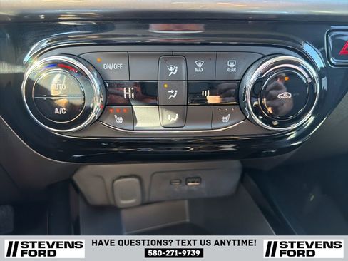 Used 2025 Chevrolet Trax LT w/ LT Convenience Package image 26