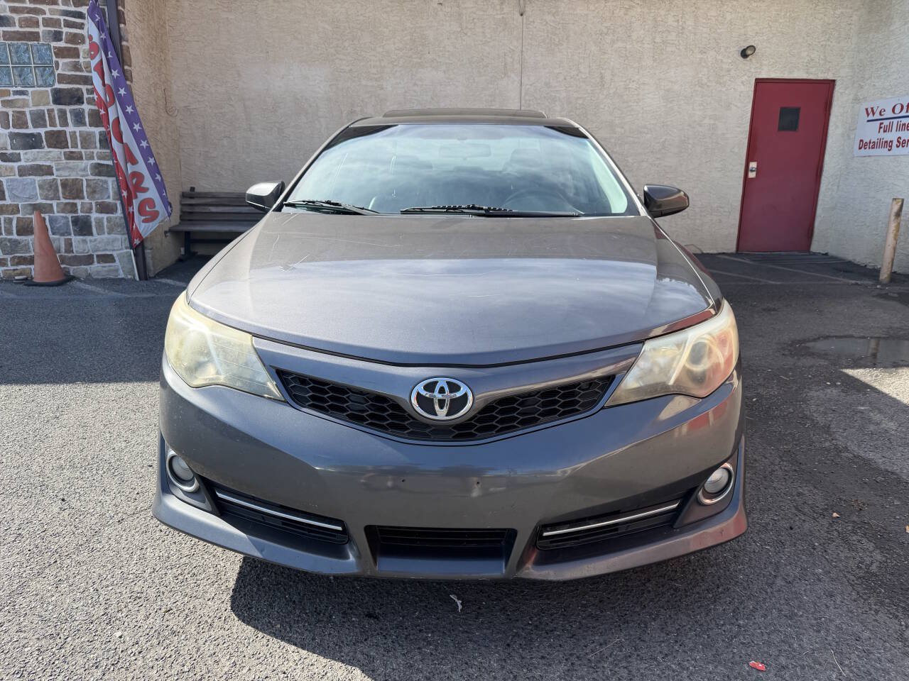 Used 2014 Toyota Camry SE w/ Moonroof Package FWD image 8