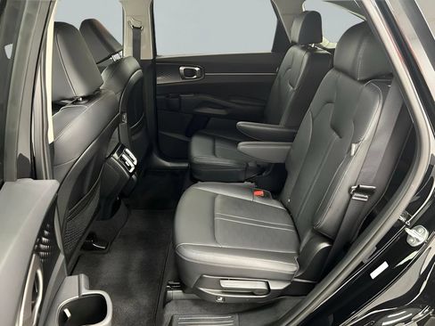 Used 2025 Kia Sorento EX FWD image 11