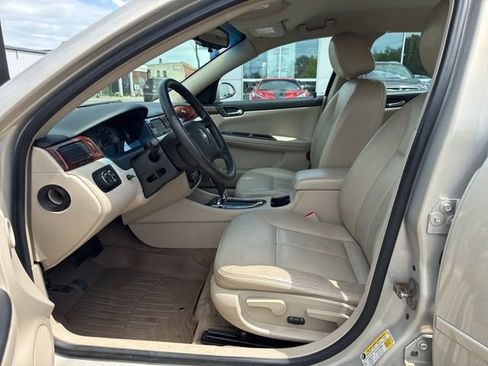 Used 2009 Chevrolet Impala LT w/ Luxury Edition Package FWD image 12