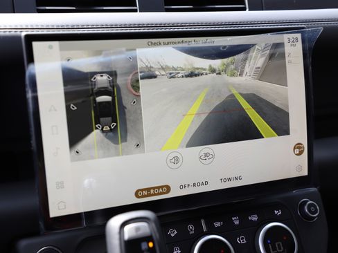 New 2026 Land Rover Defender 110 X-Dynamic SE image 24