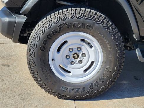 Used 2025 Ford Bronco Heritage Edition image 10