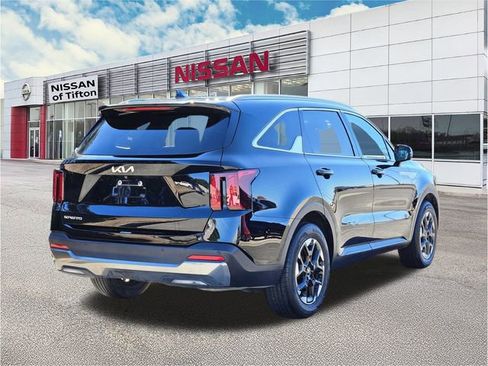 Used 2024 Kia Sorento S image 4