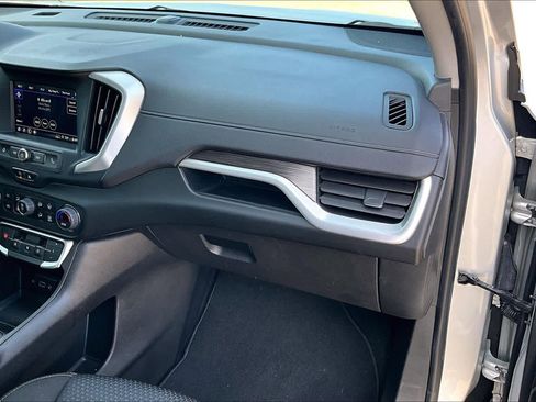 Used 2022 GMC Terrain SLE w/ Driver Convenience Package image 19