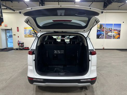 Used 2023 Kia Carnival LX image 22