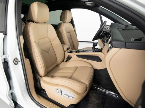 New 2026 Porsche Macan image 33