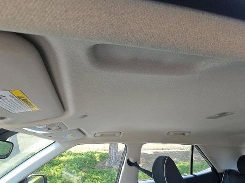 Used 2024 Hyundai Venue Limited FWD image 13
