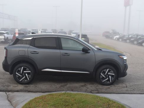 Used 2026 Nissan Kicks SV w/ SV Premium Package FWD image 9