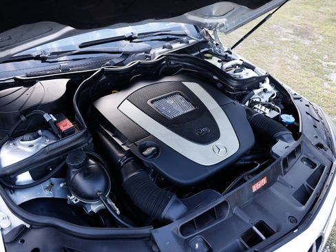 Used 2010 Mercedes-Benz C 300 Sedan image 40