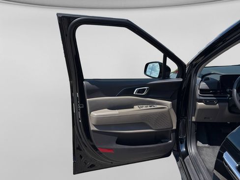 Used 2026 Kia Carnival FWD image 19