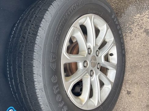 Used 2014 Jeep Grand Cherokee Laredo w/ 18" Wheel & 8.4" Radio Group image 10