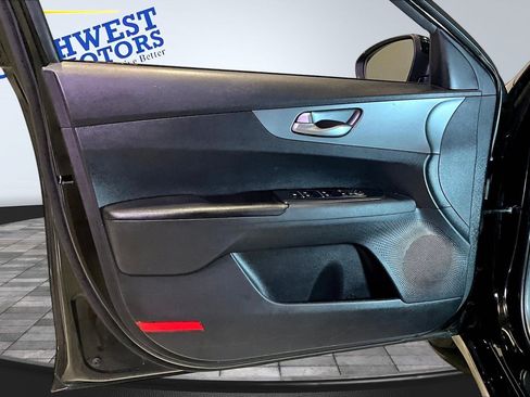 Used 2021 Kia Forte LXS FWD image 19