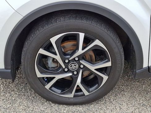 Used 2022 Toyota C-HR XLE image 29