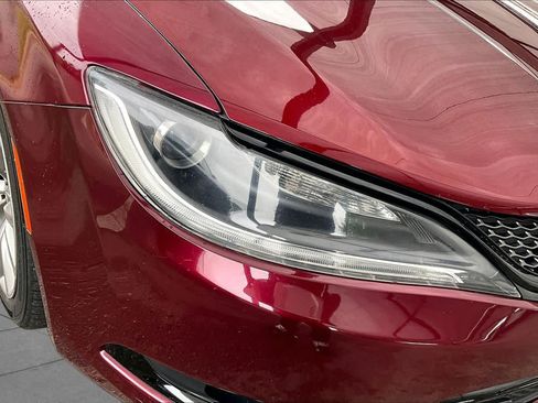 Used 2015 Chrysler 200 S FWD image 26