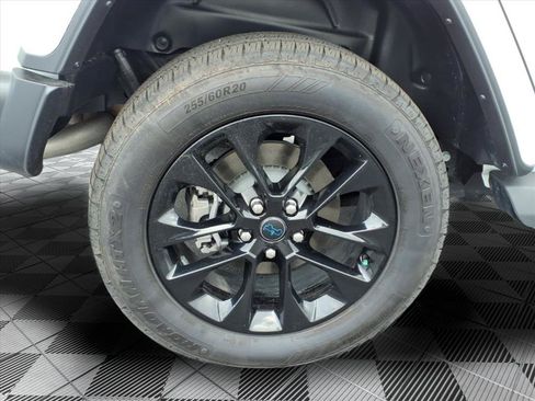 Used 2025 Jeep Wrangler Unlimited Sahara AWD/4WD image 29