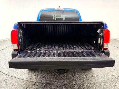 Used 2017 Toyota Tacoma TRD Sport w/ Tow Package AWD/4WD image 20