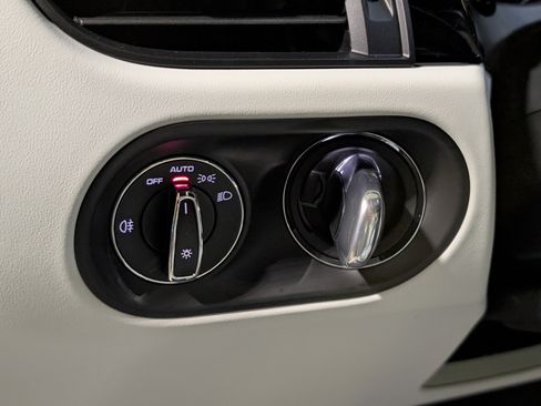 New 2026 Porsche Macan AWD/4WD image 21