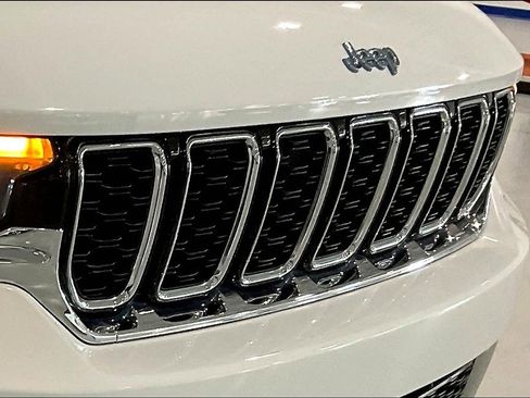 Used 2022 Jeep Grand Cherokee Limited 4xe image 33