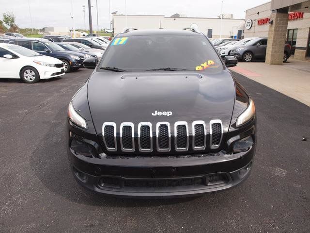 Used 2017 Jeep Cherokee Latitude w/ Safety/Convenience Group FWD image 4