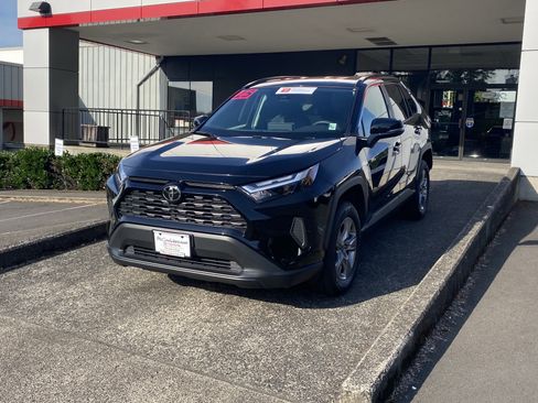 Certified 2025 Toyota RAV4 XLE FWD image 4