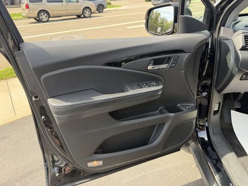 Used 2016 Honda Pilot Touring image 11