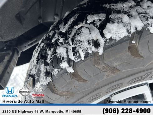 Used 2024 Ford Bronco Outer Banks image 12