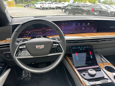 Certified 2025 Cadillac Escalade ESV Premium Luxury Platinum AWD/4WD image 18
