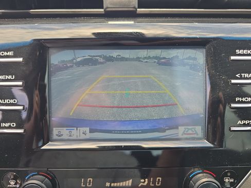 Used 2018 Toyota Camry XLE FWD image 18