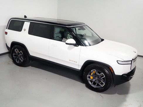 Used 2024 Rivian R1S AWD Adventure image 13