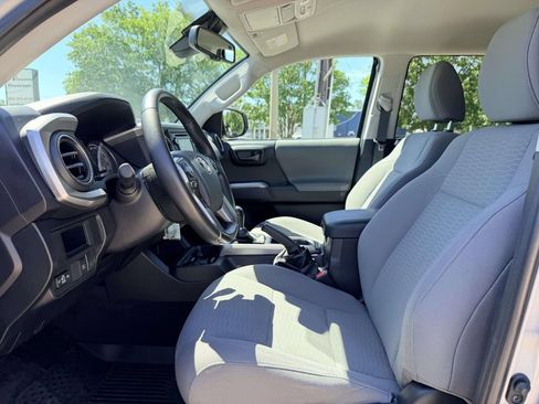 Certified 2019 Toyota Tacoma SR5 AWD/4WD image 19