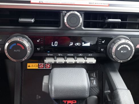 Used 2025 Toyota 4Runner TRD Off-Road Premium AWD/4WD image 55
