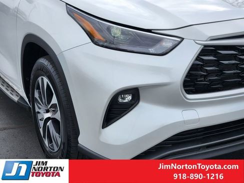 Used 2024 Toyota Highlander XLE image 10