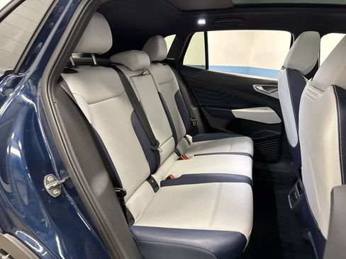 Used 2023 Volkswagen ID.4 Pro S Plus image 32