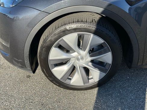 Used 2024 Tesla Model Y Long Range image 10