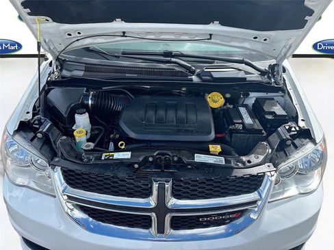 Used 2019 Dodge Grand Caravan SE FWD image 31