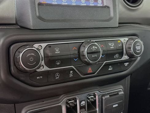 Used 2021 Jeep Gladiator Sport AWD/4WD image 18