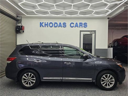 Used 2014 Nissan Pathfinder SL w/ SL Premium Package FWD image 5