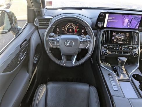 Used 2024 Lexus LX 600 4WD w/ Luxury Package image 15