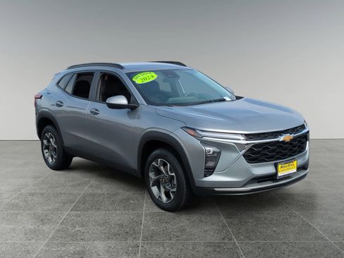 Used 2024 Chevrolet Trax LT image 7
