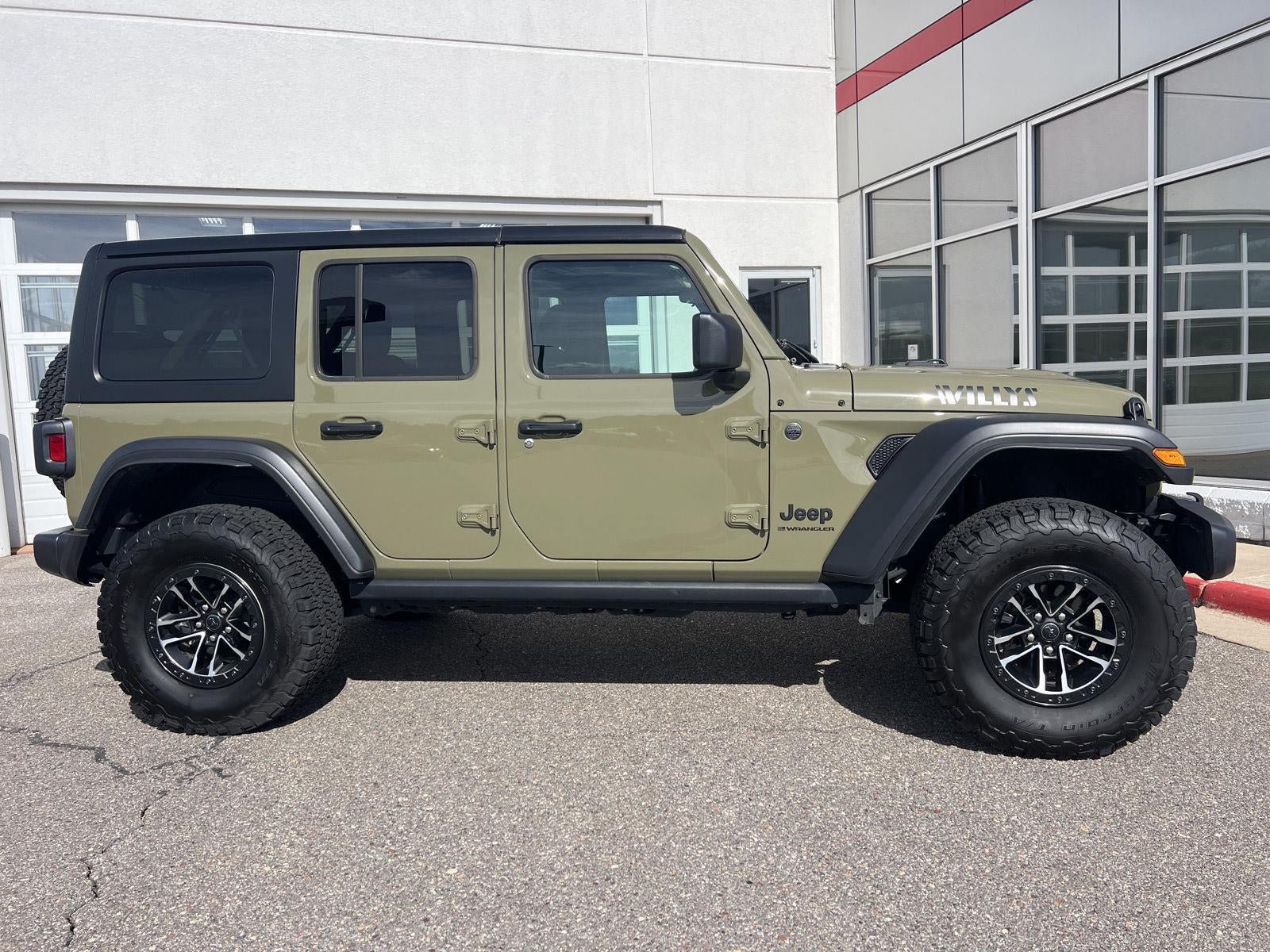 Used 2025 Jeep Wrangler Unlimited Sport AWD/4WD image 15