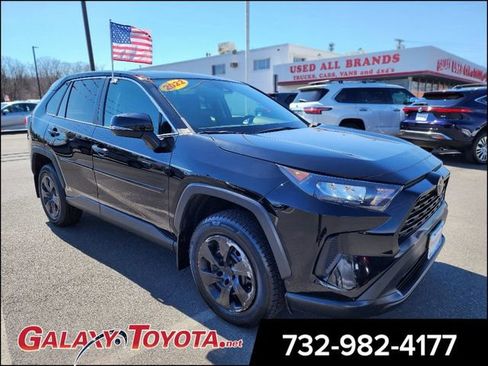 Used 2022 Toyota RAV4 LE image 1