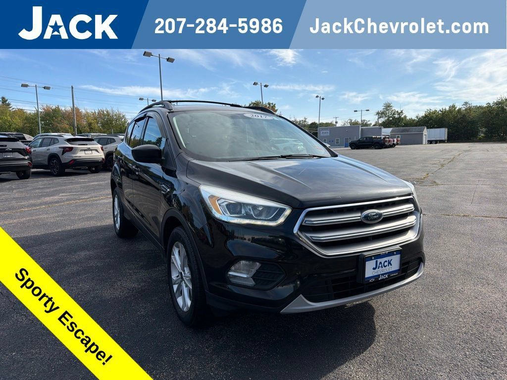 Used 2017 Ford Escape SE w/ Equipment Group 201A AWD/4WD image 1