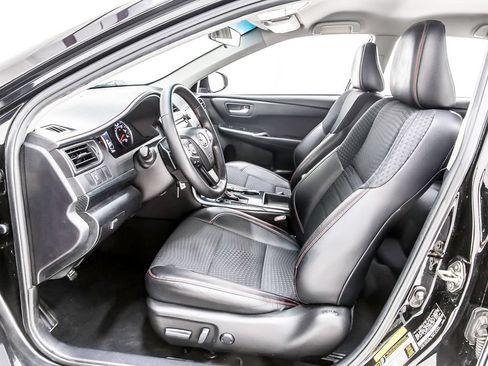 Used 2015 Toyota Camry SE FWD image 25