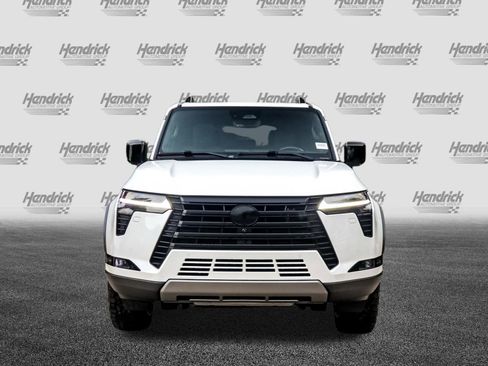 Used 2024 Lexus GX 550 AWD/4WD image 3