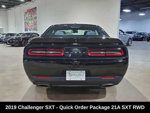 Used 2019 Dodge Challenger SXT RWD image 10