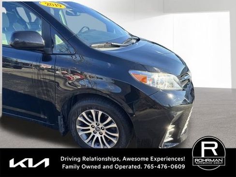 Used 2019 Toyota Sienna XLE image 3