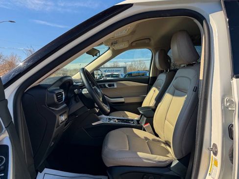 Used 2023 Ford Explorer XLT w/ Equipment Group 202A image 21