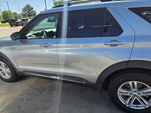 Used 2022 Ford Explorer XLT w/ Equipment Group 202A AWD/4WD image 3